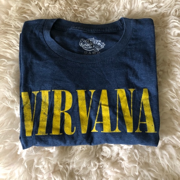 Tops - SOLD- Nirvana T-Shirt size xl